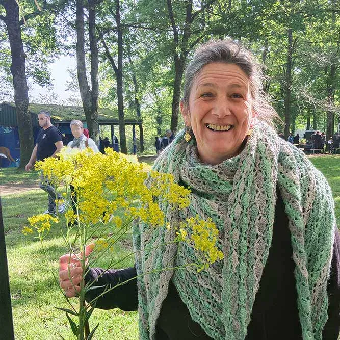 Aurore au marché de Nesmy pour Fourmill'herbes